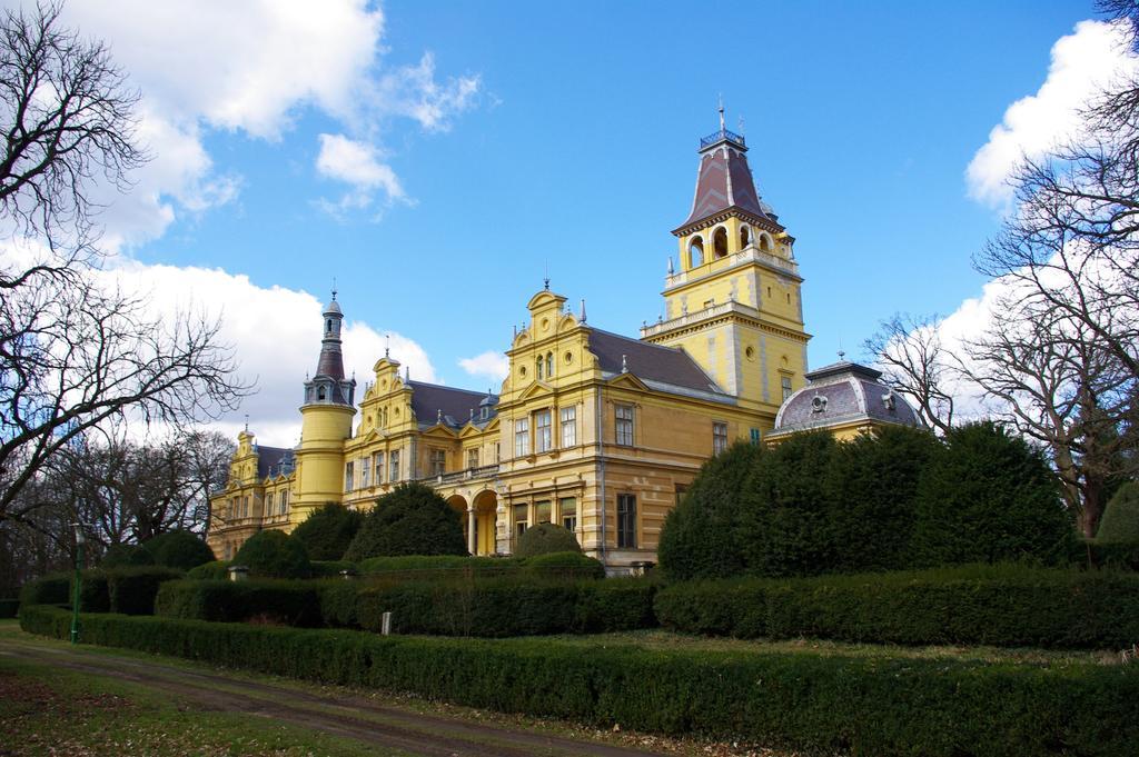 Hotel Deutsches Haus Szabadkígyós Exterior foto